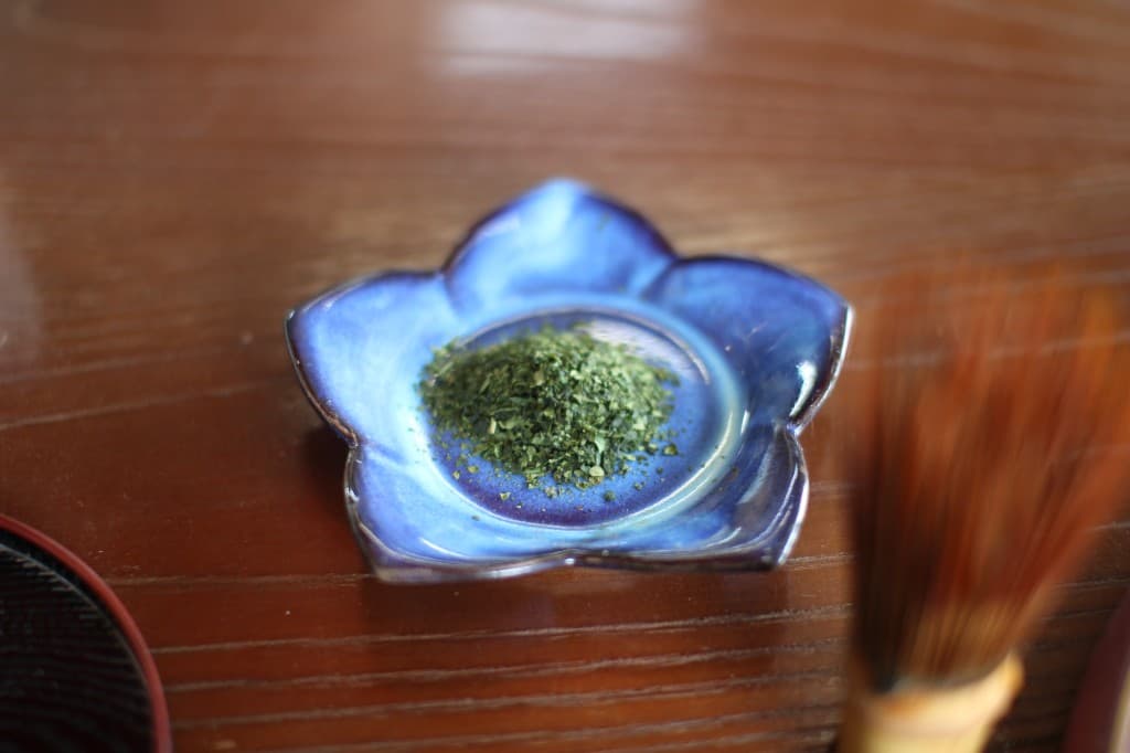 碾茶的質感。